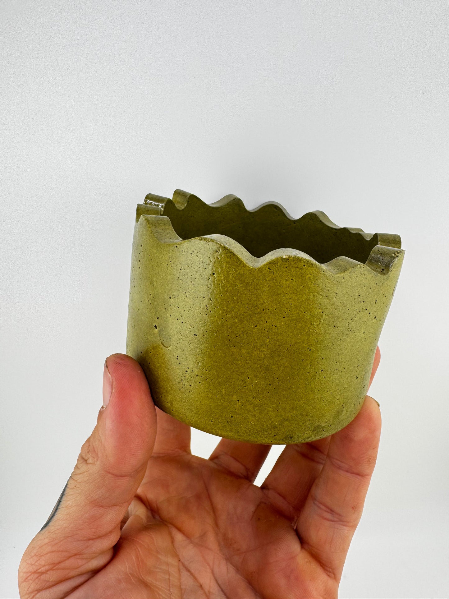 Petal Edge Pot