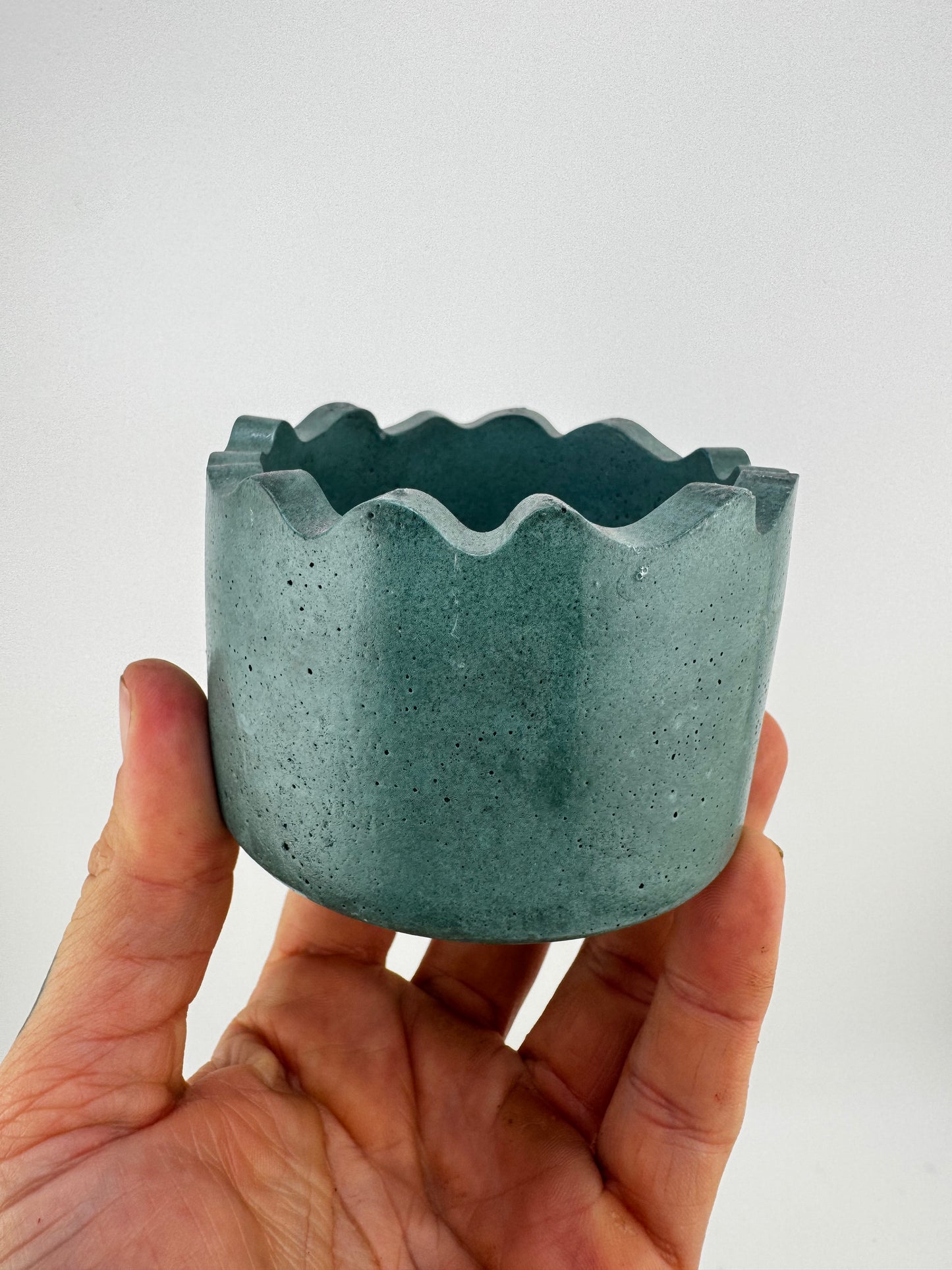 Petal Edge Pot