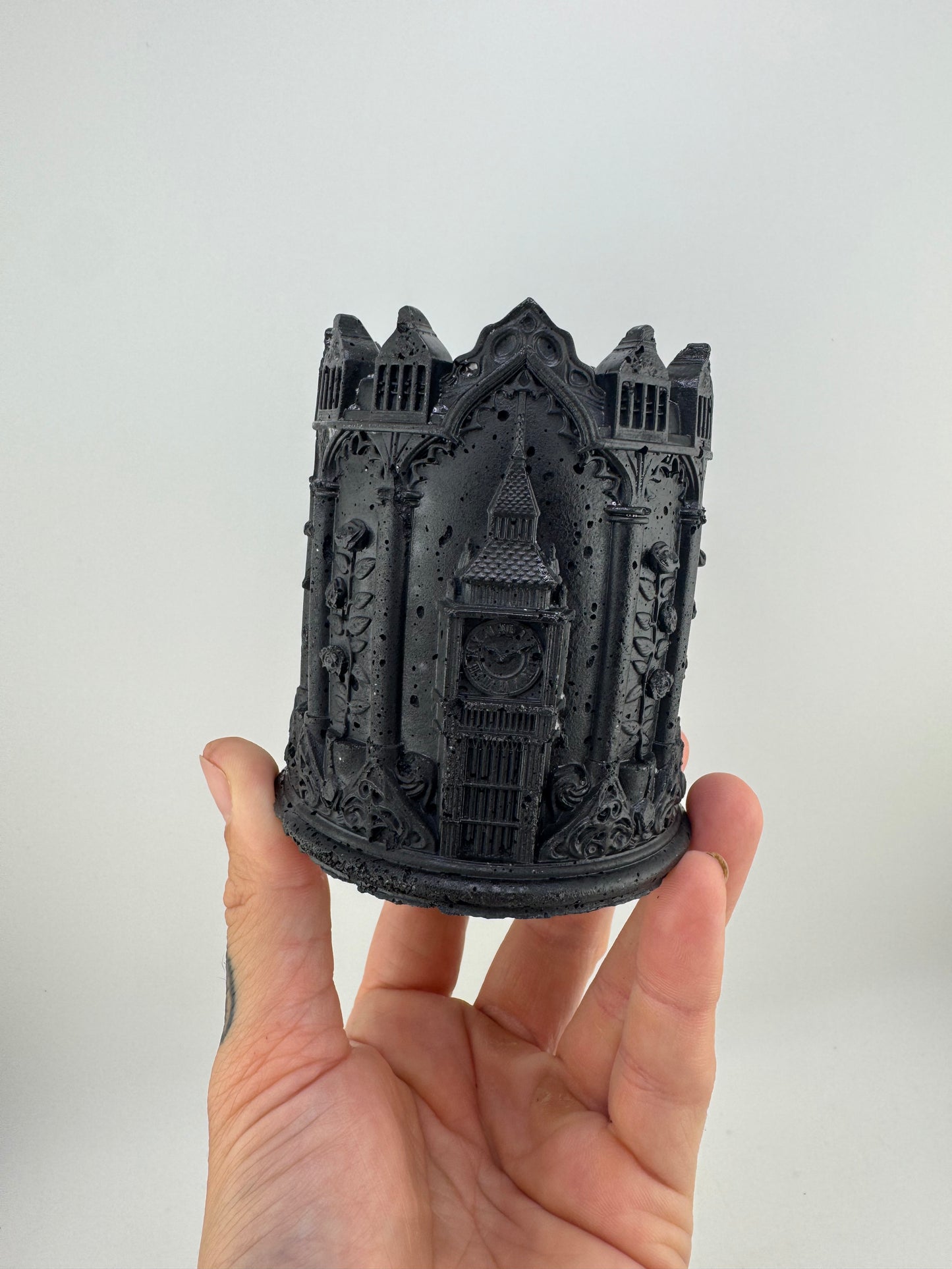 Big Ben and Roses Pot