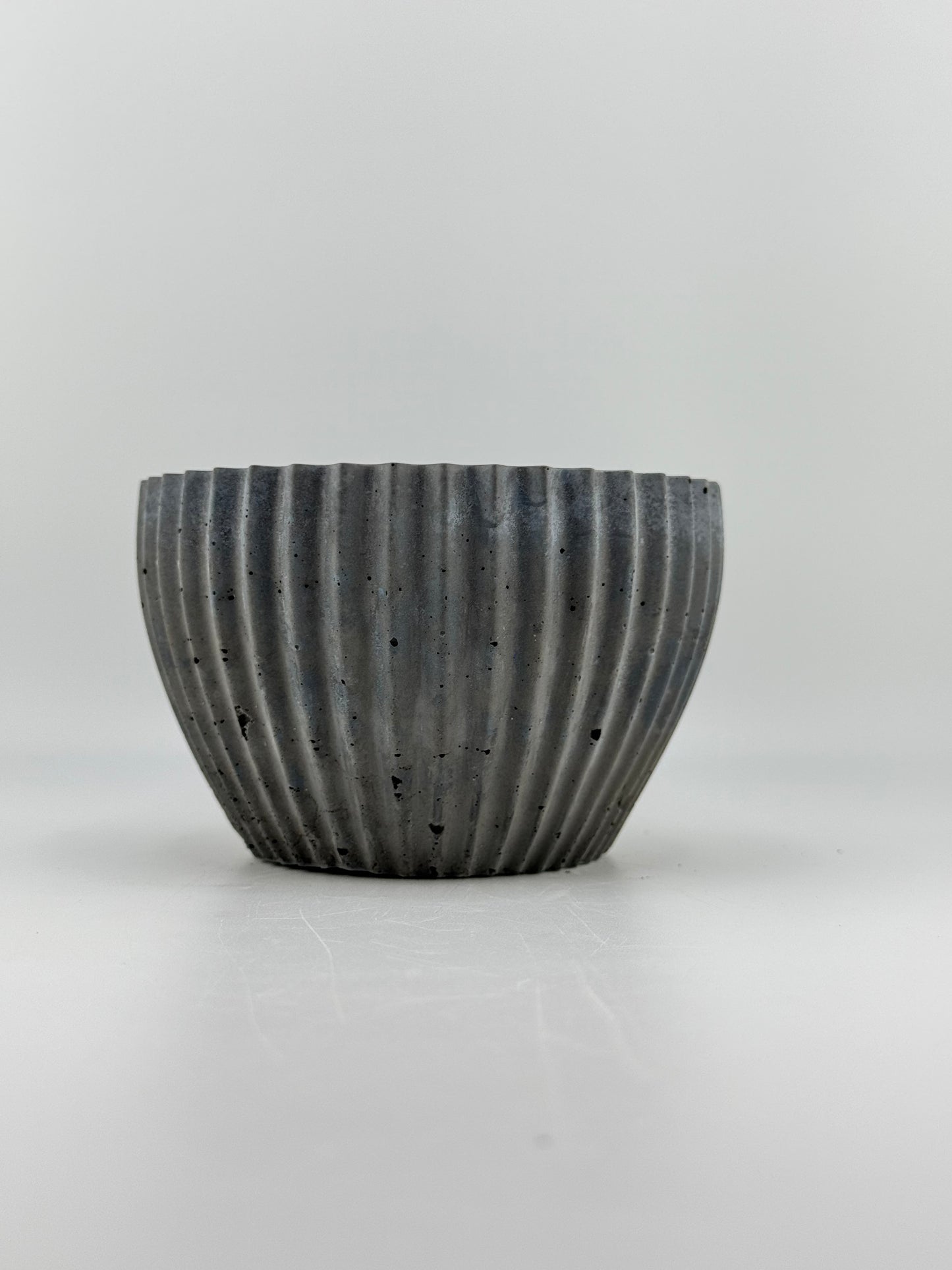 Large Ridged Pot