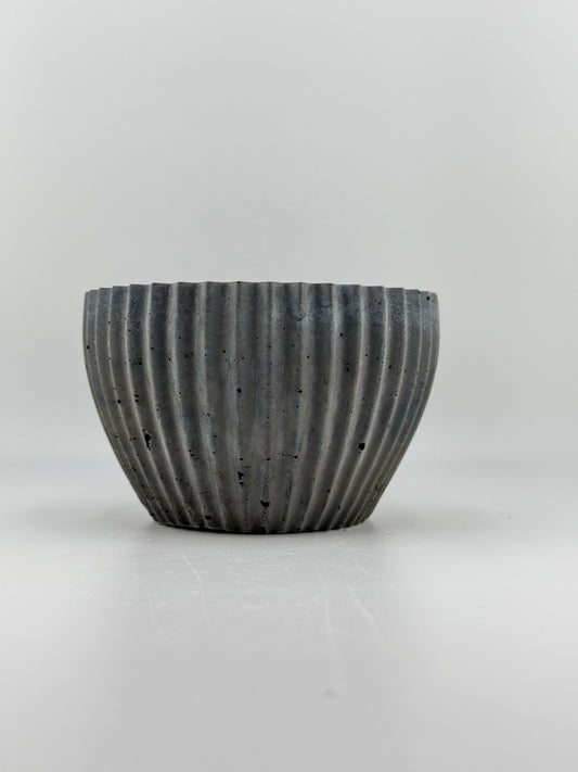 Large Ridged Pot
